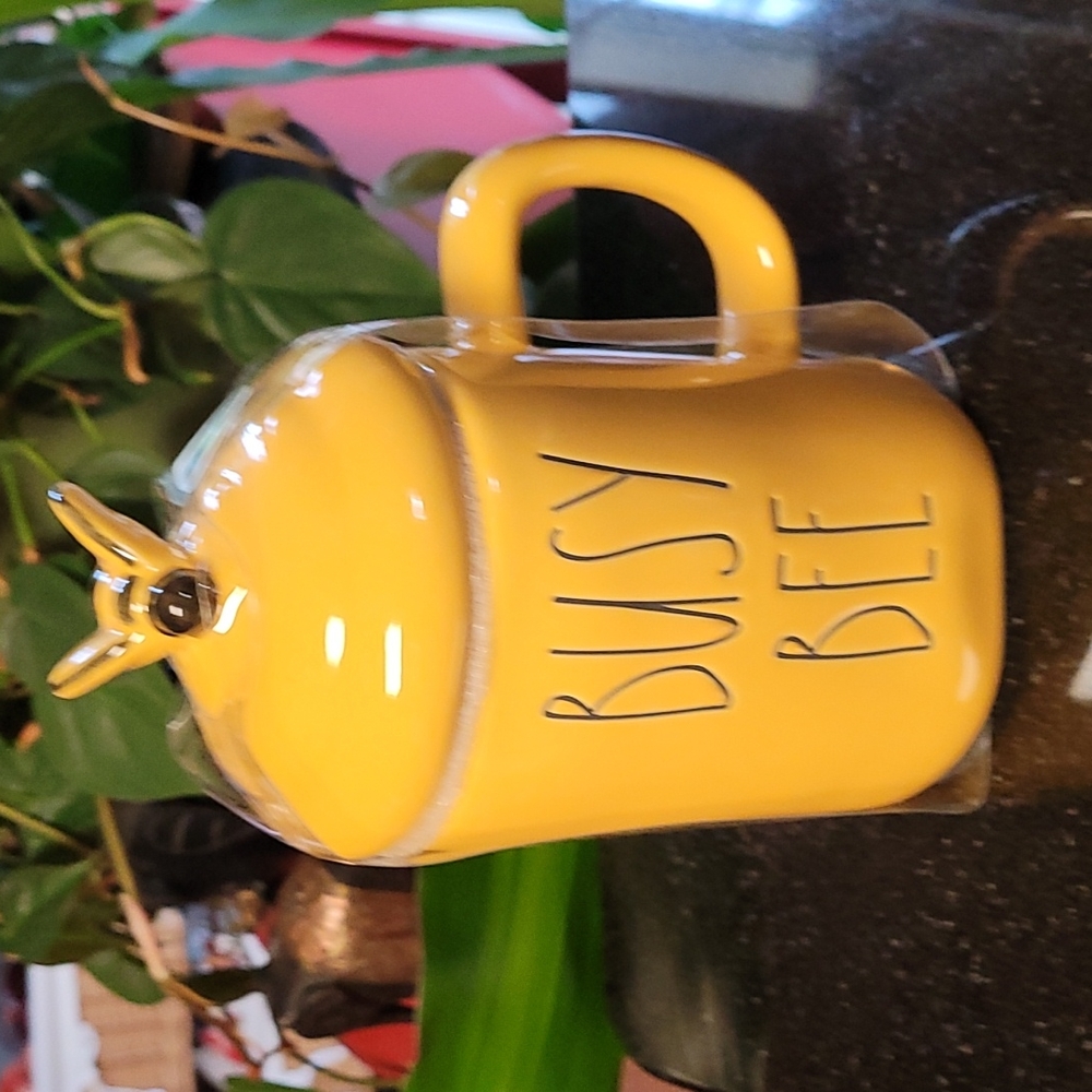Rae Dunn Busy Bee Mug w/Lid